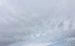 白い雲ばかりだと、うまく撮れない。今日の空を記しておこう。2018Dec26