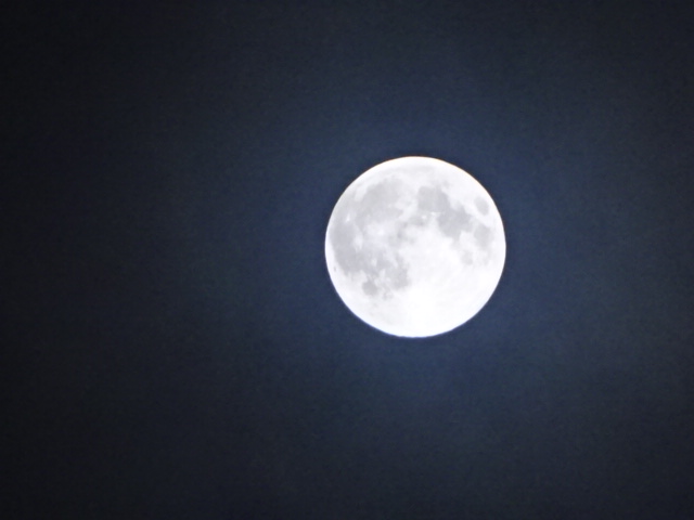 2月20日　もうすぐ満月(0:54)　スーパームーン