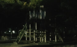 夜の公園の滑り台の写真を撮ろうとしたら人がいた。びびった【今日の一枚】