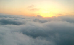 今日の一枚：雲の上から